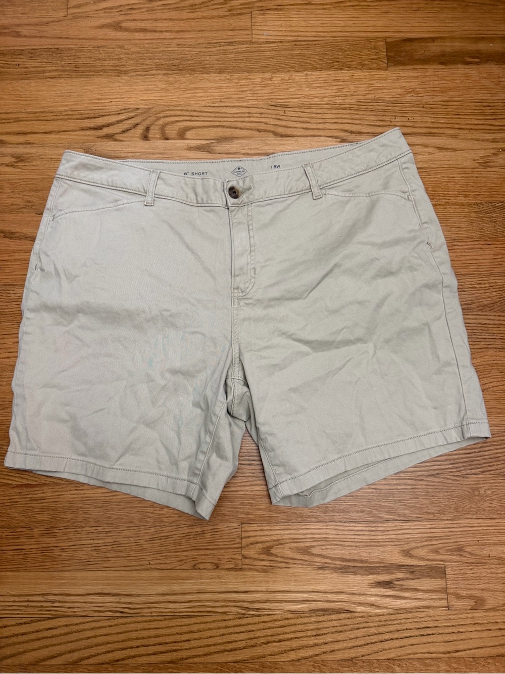 St. John’s Bay Women’s Shorts Size 18W 8” Inseam Khaki Beige Stretch Chino